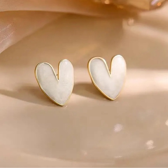 Anthropologie Jewelry - White & gold heart valentine earrings ✨🤍